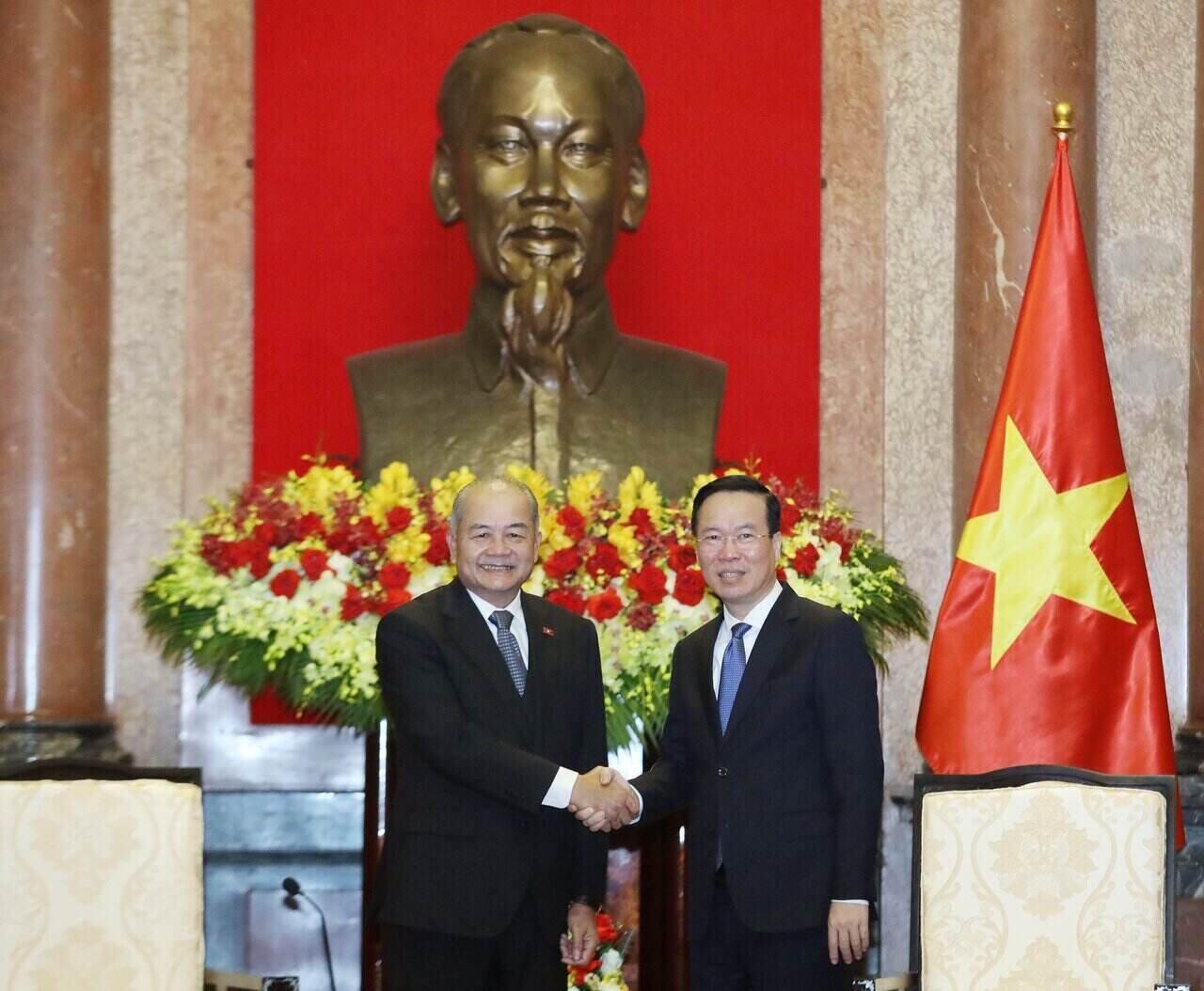 Le président Vo Van Thuong reçoit le vice-Premier ministre lao Kikeo Khaykhamphithoune