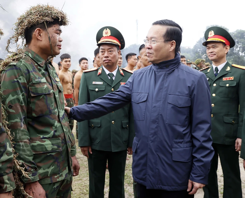 Le président Vo Van Thuong inspecte l’état de préparation au combat de l’armée des commandos
