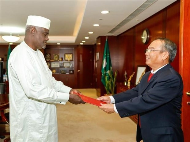 Établissement des relations diplomatiques entre le Vietnam et l Union africaine