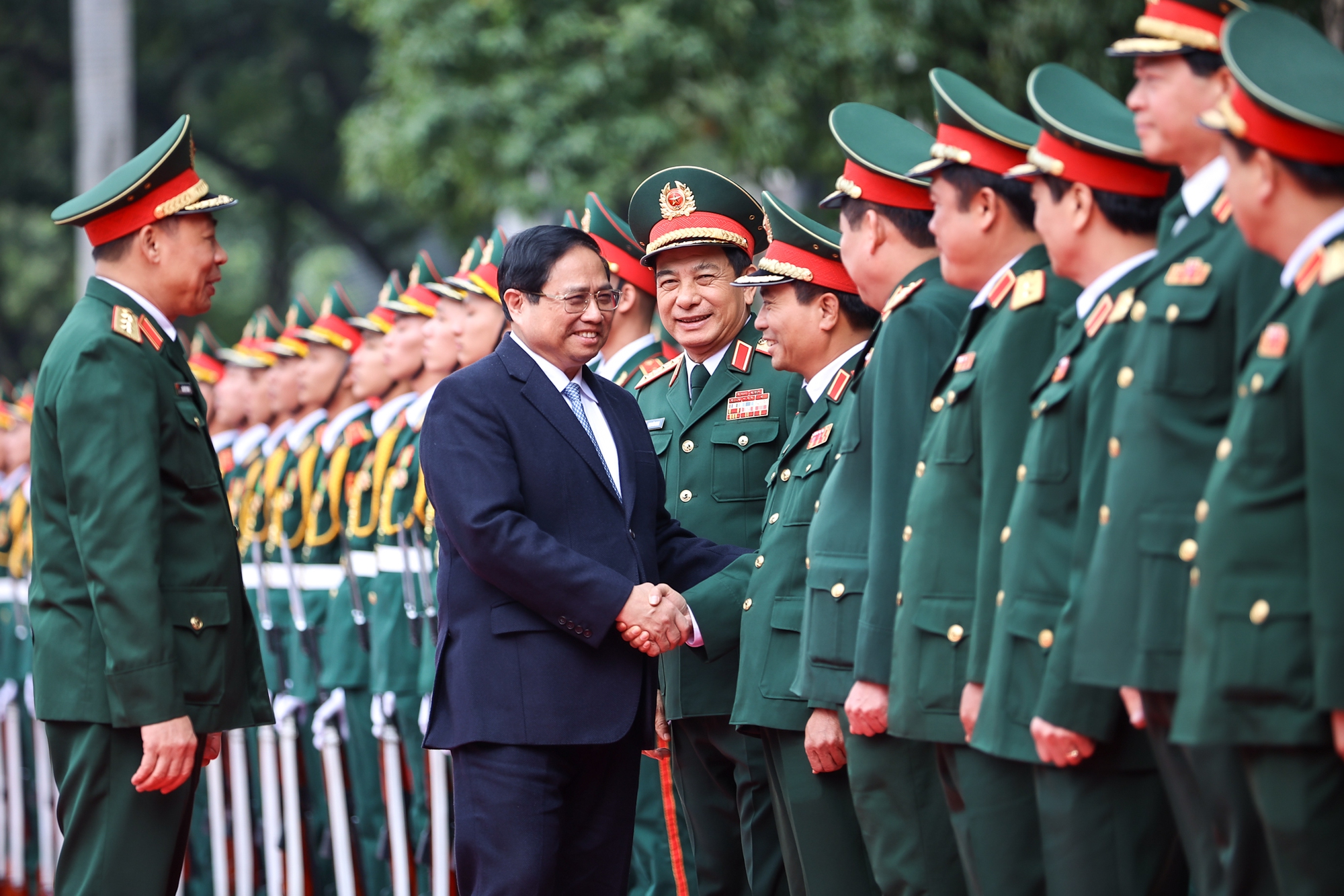 Le Premier ministre Pham Minh Chinh visite l’Académie de la défense nationale