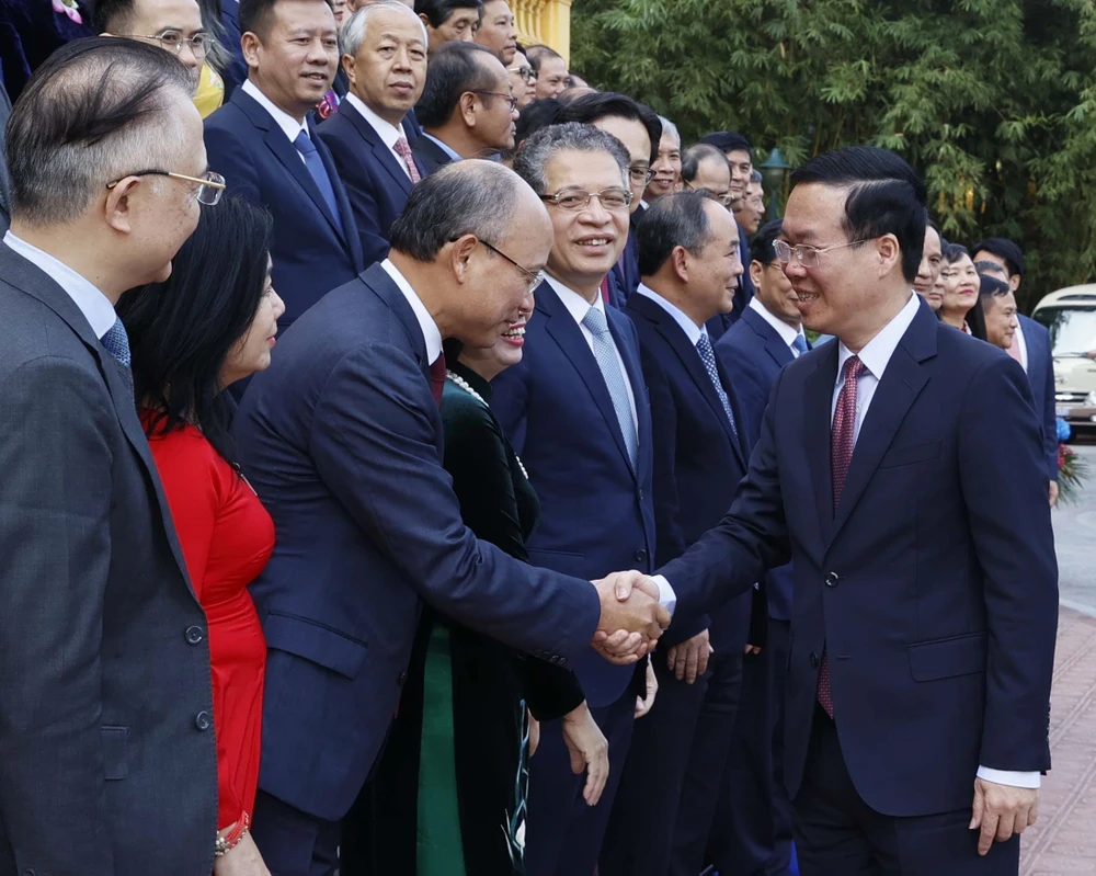 Le président Vo Van Thuong exhorte le secteur diplomatique à promouvoir ses acquis