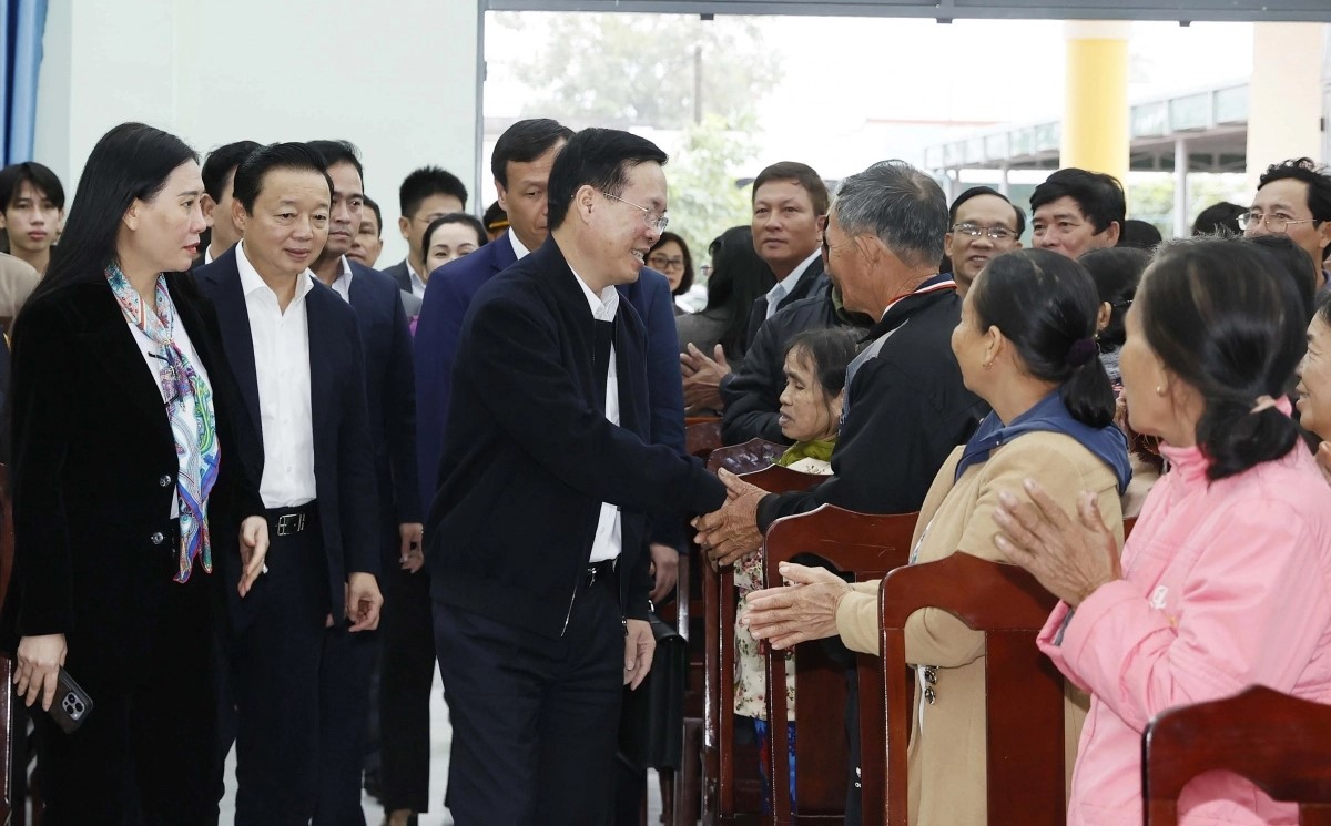 Le président Vo Van Thuong rend visite à la commune de Binh Thuan de la province de Quang Ngai