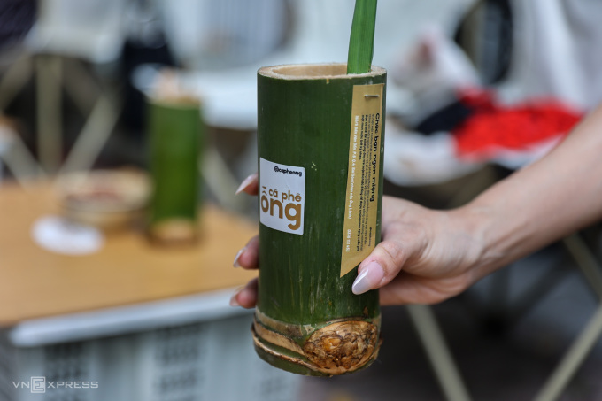 Un café en bambou à HCM-Ville connaît un succès instantané