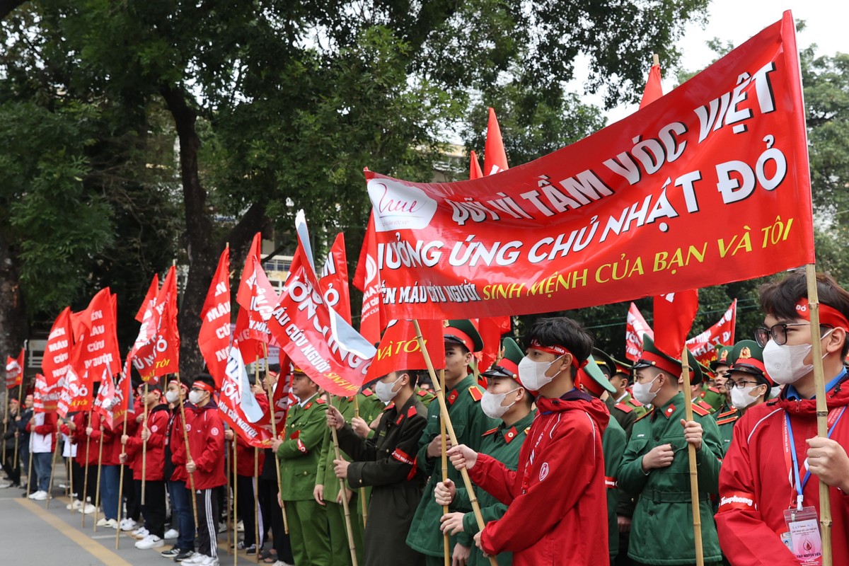 Des centaines de personnes donnent de sang au Dimanche Rouge