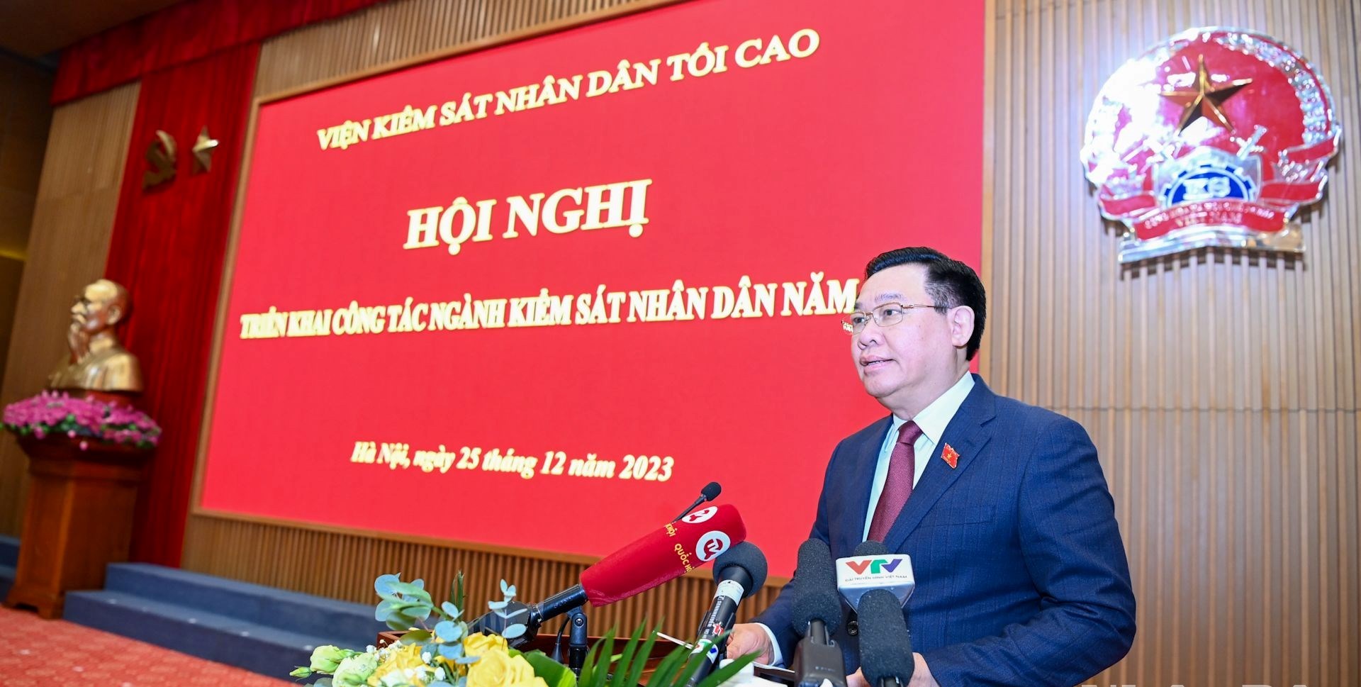 Le chef de l’AN exhorte à améliorer l’exercice du pouvoir de poursuite et du contrôle des activités judiciaires