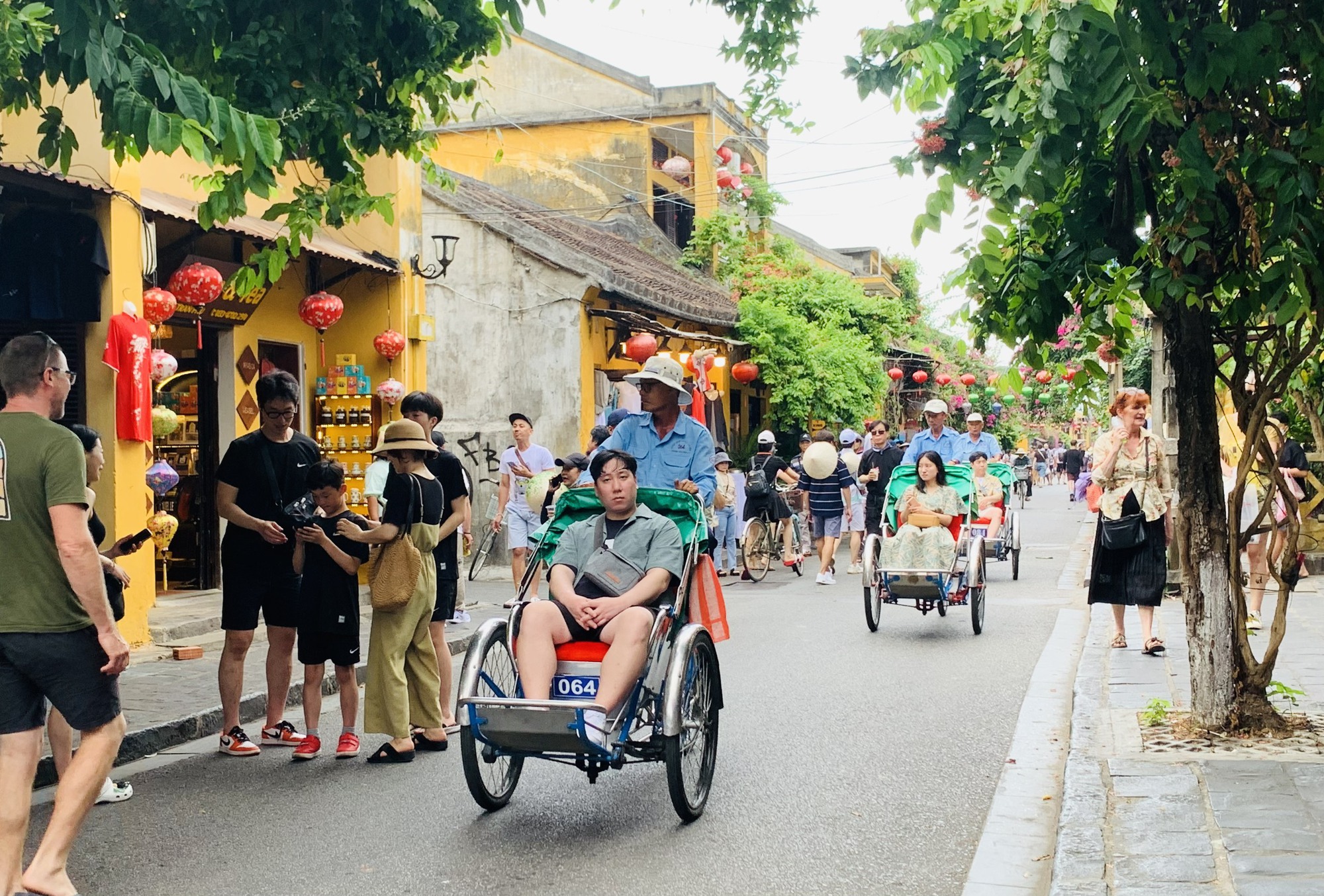 Nouvelle année 2024 de riches activités festives prévues dans les provinces et villes au Centre