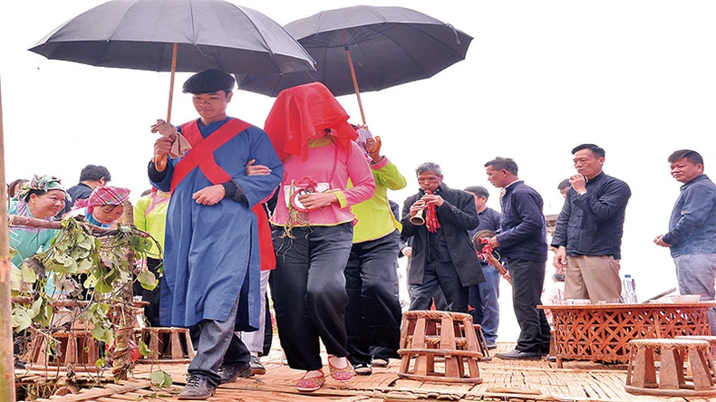 La cérémonie d accueil de la mariée de l ethnie Giay