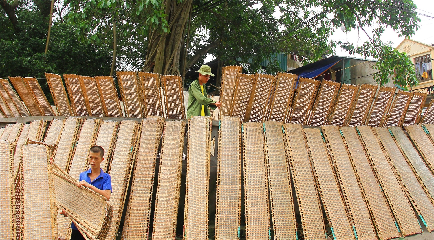 L artisanat du papier de riz Thô Ha est toujours florissant