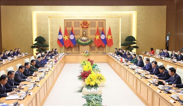 Entretien entre les Premiers ministres du Vietnam et du Laos