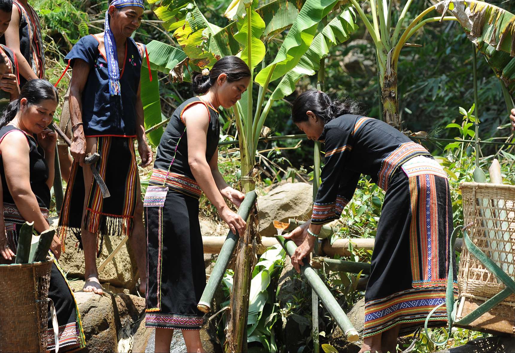 Célébration des gouttes d eau de l ethnie Ba Na à Dak Ha
