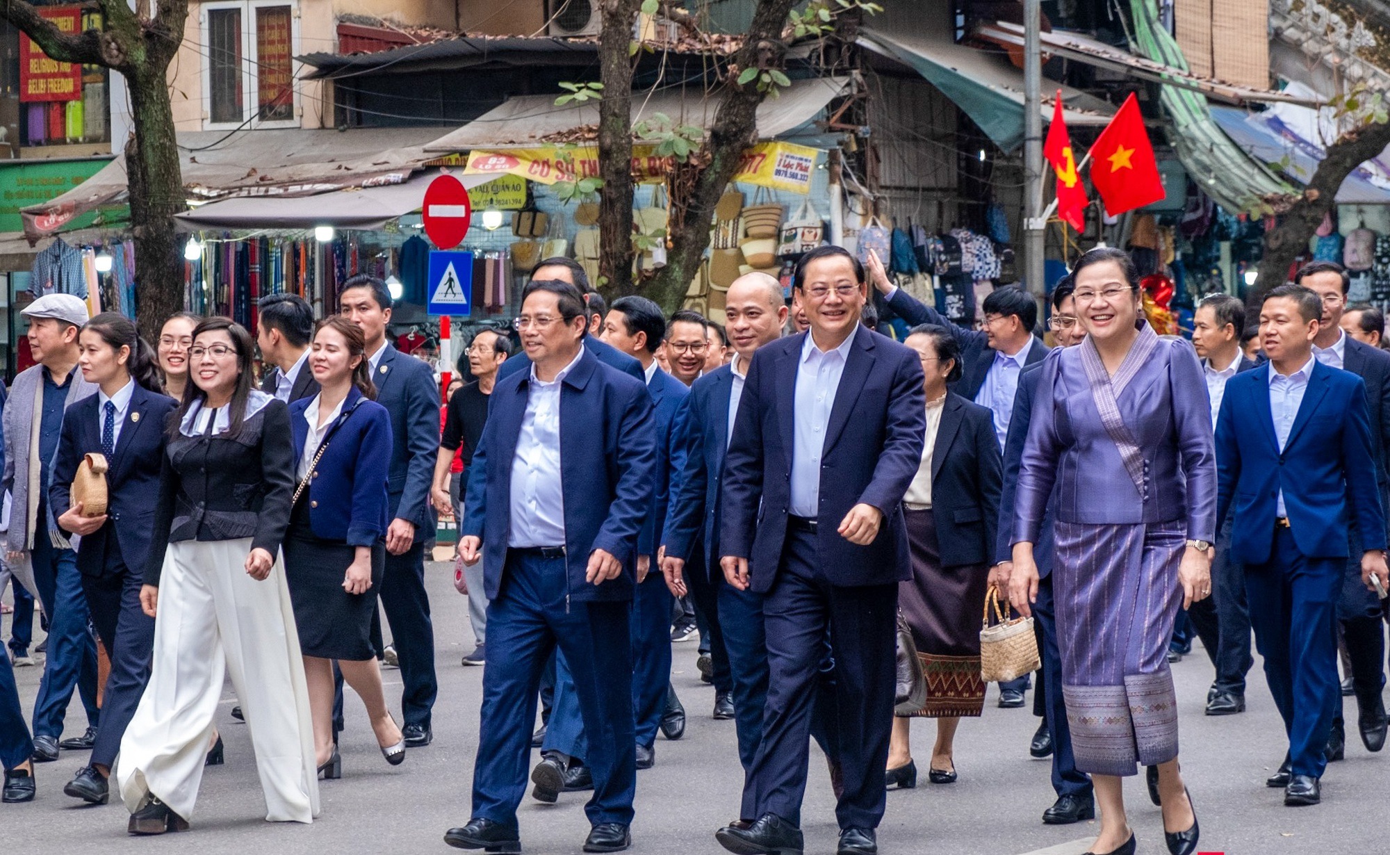 Le Premier ministre lao Sonexay Siphandone termine sa visite au Vietnam