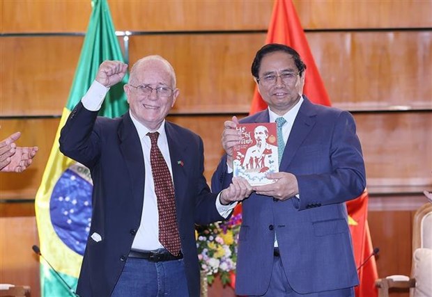Un chercheur brésilien apprécie le rôle du Parti communiste du Vietnam