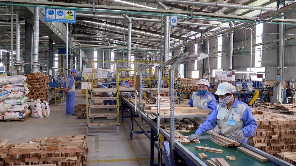 Le revenu moyen des travailleurs vietnamiens a augmenté de 6,9 en 2023