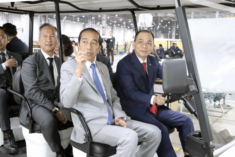 Le président indonésien visite le complexe de l usine VinFast à Hai Phong