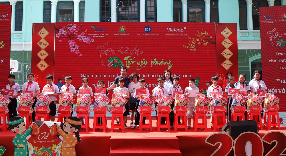 «Lof Bus - Bus d’amour» destiné aux enfants en situation difficile dans tout le pays