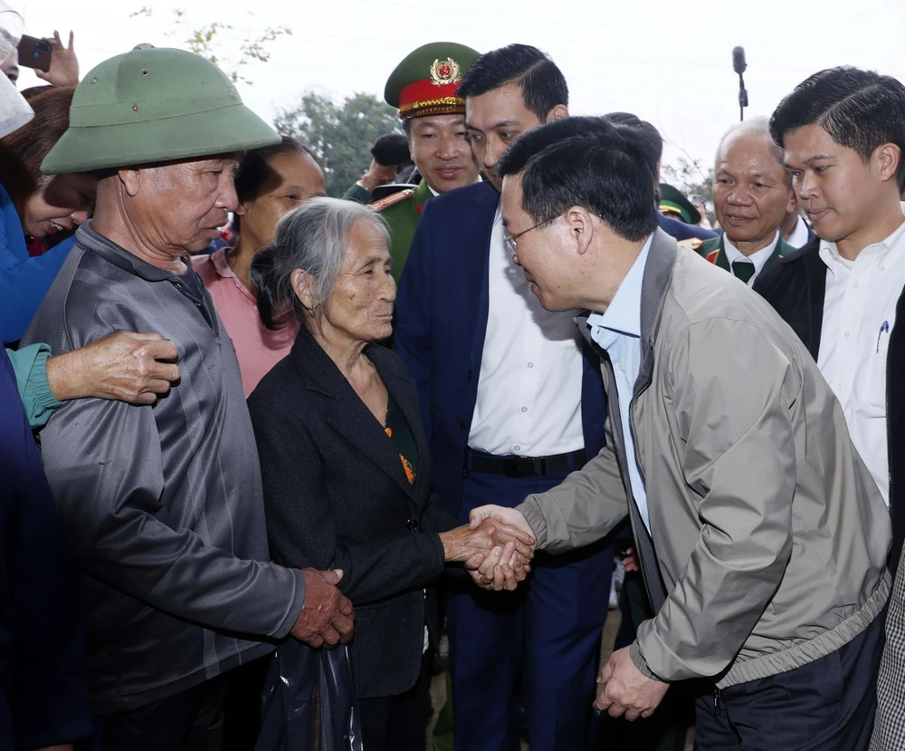 Le président Vo Van Thuong souhaite une bonne année aux habitants et aux gardes-frontières de Nghe An