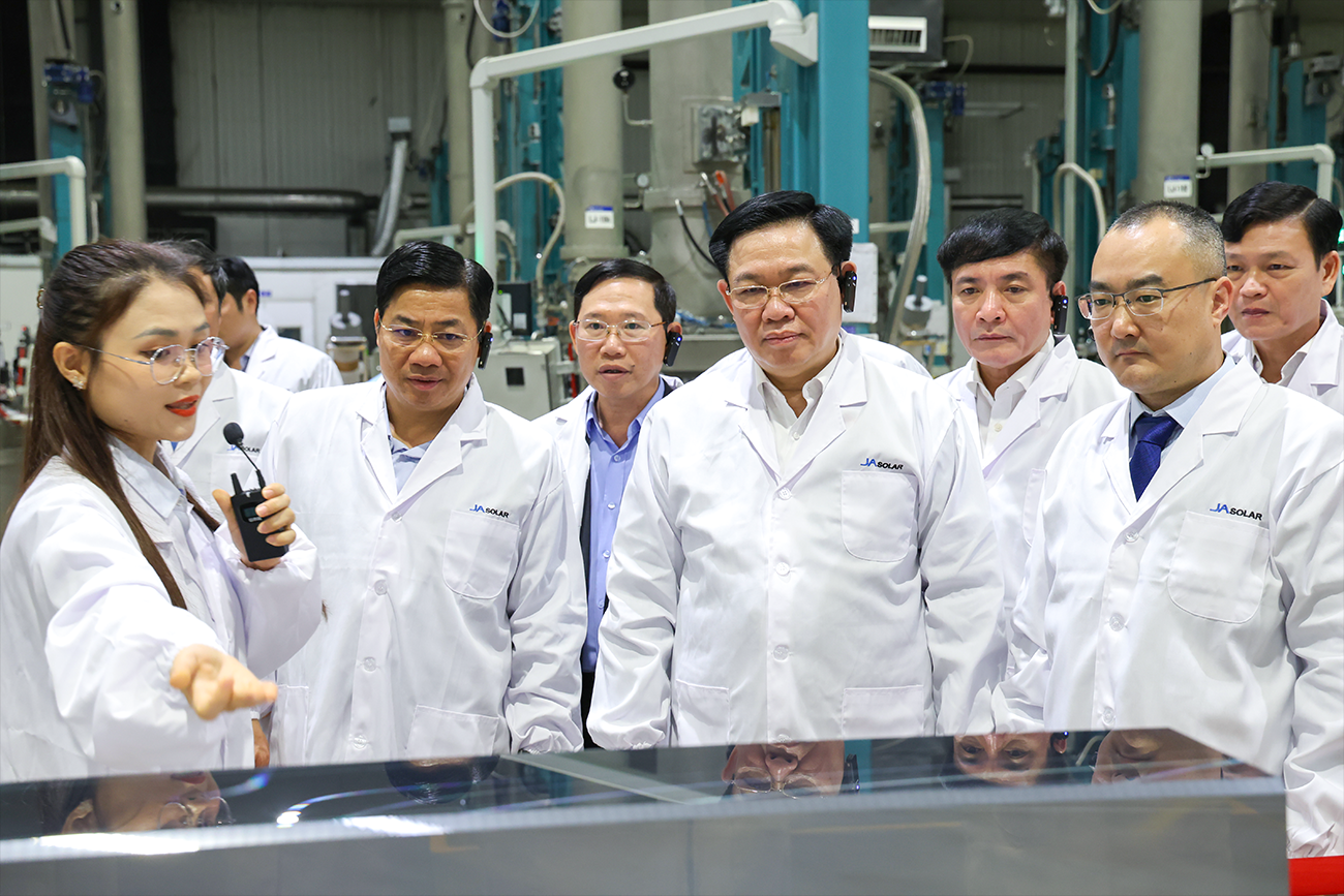 Le président de l’AN exhorte Bac Giang à investir plus dans les infrastructures