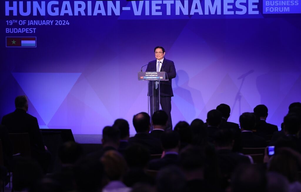 Pham Minh Chinh et Viktor Orban au Forum d’affaires Vietnam - Hongrie
