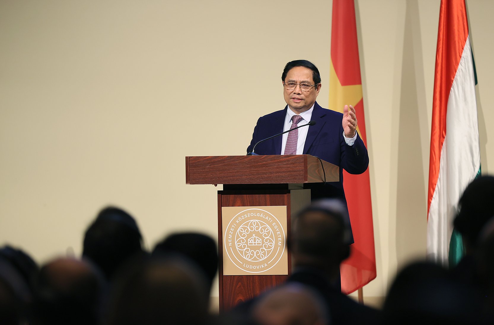 À Budapest, le PM Pham Minh Chinh parle des défis mondiaux et des liens bilatéraux