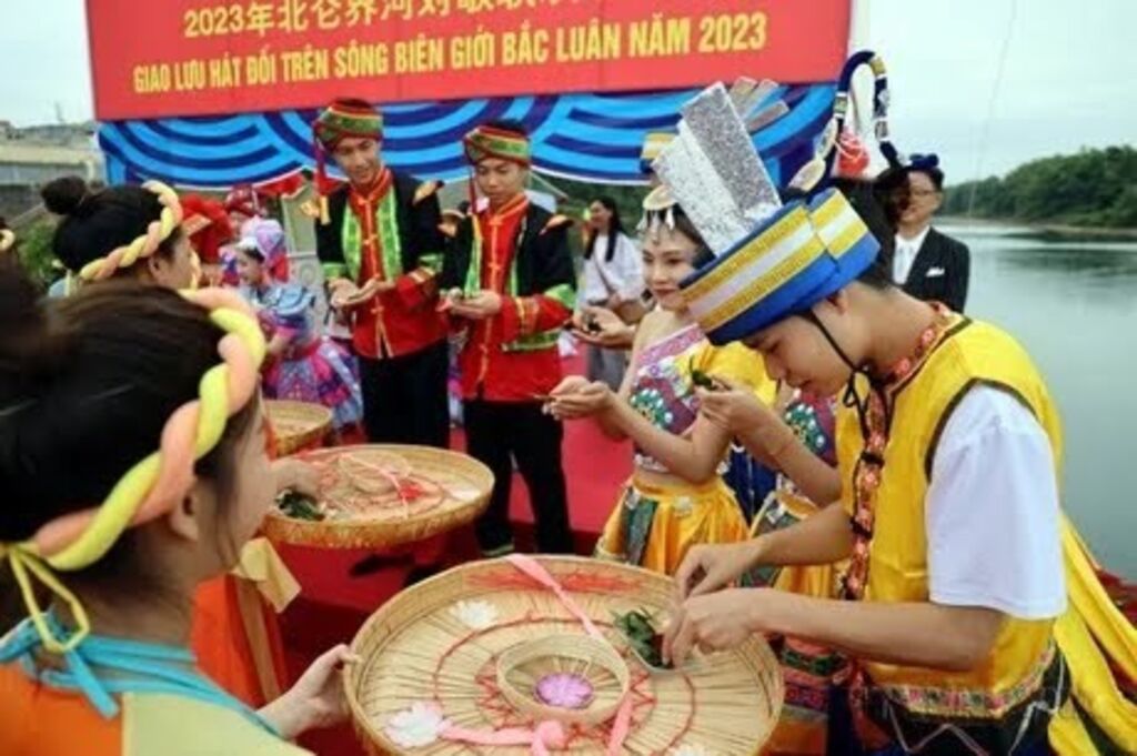 Amitié traditionnelle entre les villes de Mong Cai et de Dongxing