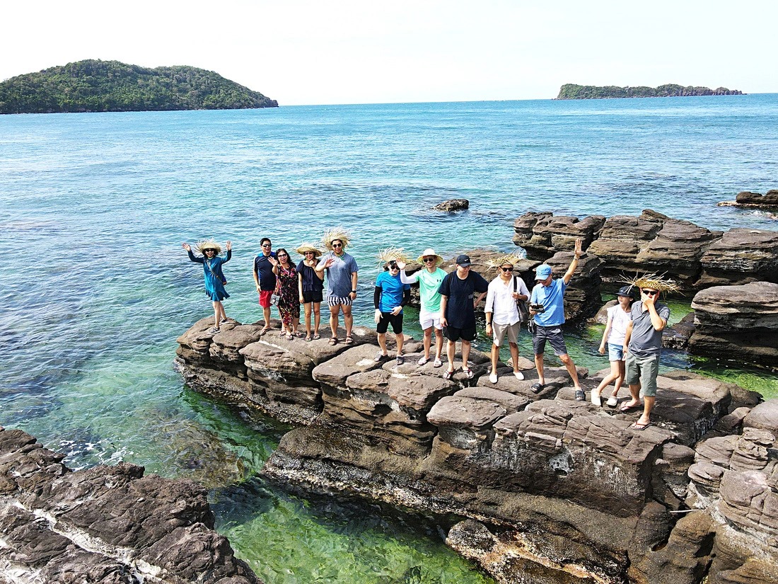 Les Viêt kiêu voyagent massivement au Vietnam pendant le Têt du Dragon