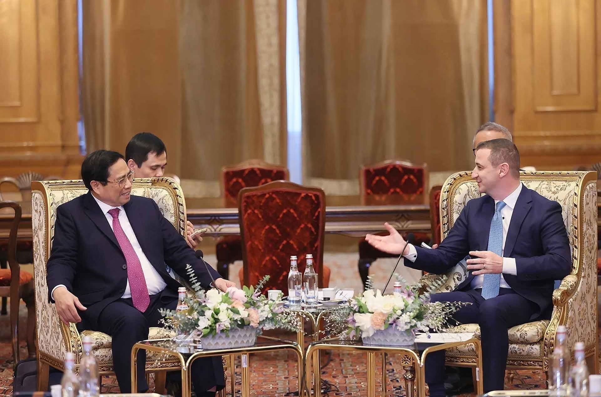 Le Premier ministre vietnamien rencontre le président de la Chambre des députés de Roumanie