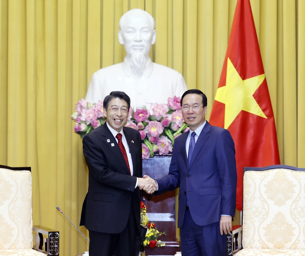 Le président Vo Van Thuong reçoit le gouverneur de la préfecture japonaise de Fukuoka