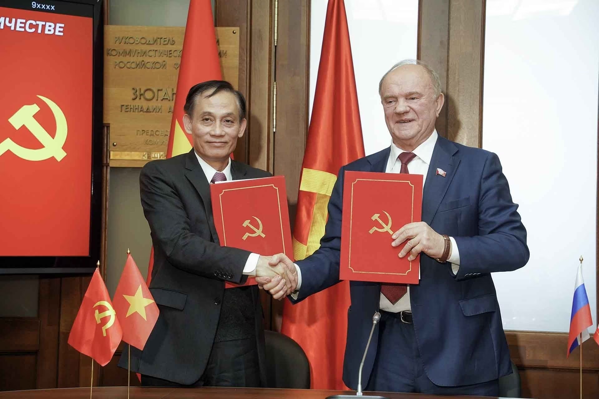 Le président de la Commission centrale des relations extérieures du PCV en visite de travail en Russie