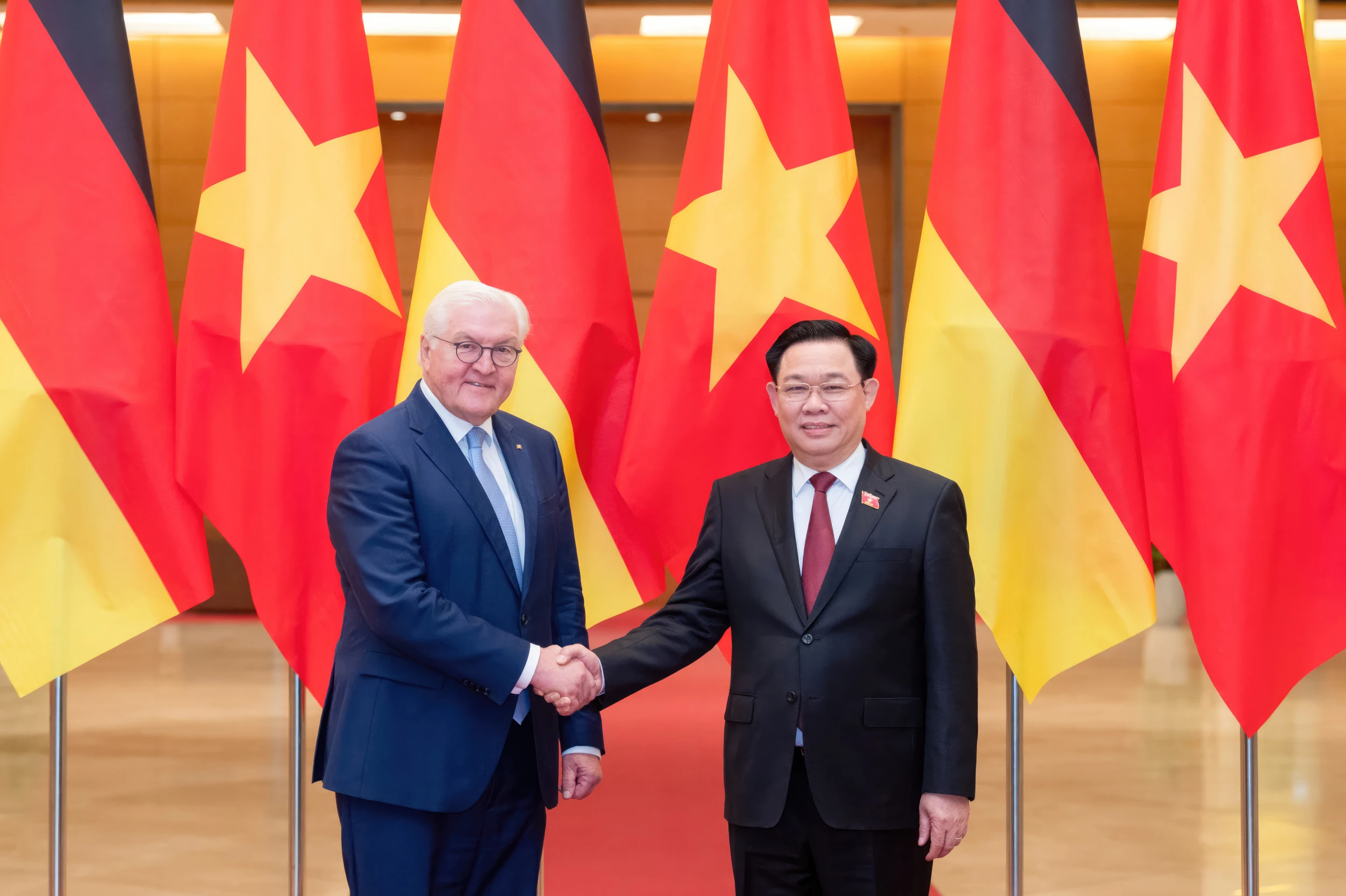 Le Vietnam prend en haute considération ses relations avec l Allemagne