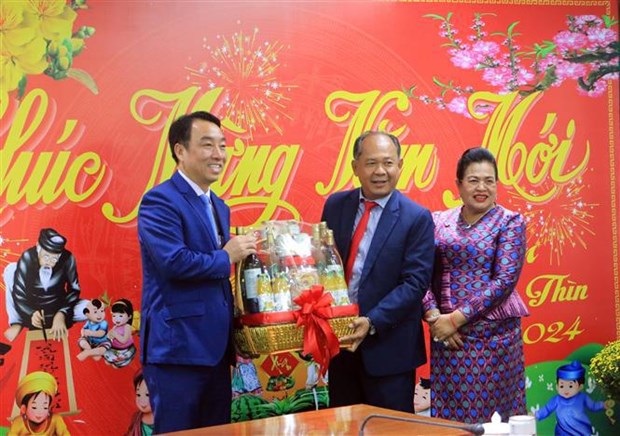 Vinh Long et la province de Banteay Meanchey Cambodge favorisent la coopération
