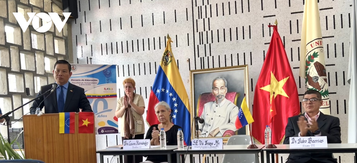 Table ronde sur le Président Ho Chi Minh et la Révolution vietnamienne au Venezuela