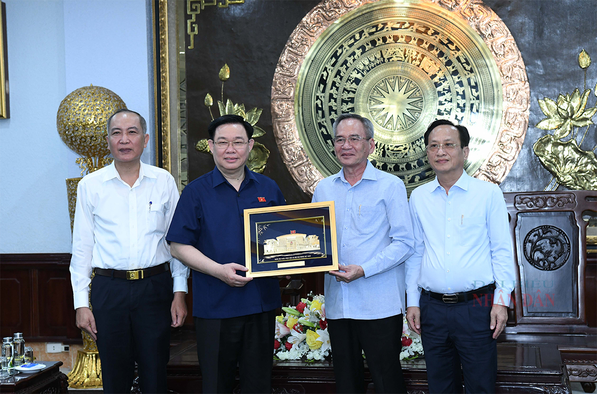 Le président de l Assemblée nationale salue les réalisations notables de Bac Liêu