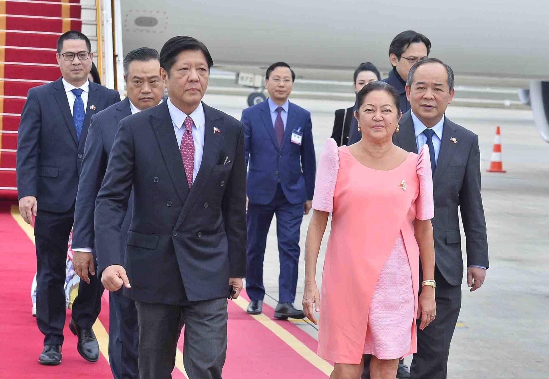 Le président des Philippines entame une visite d État au Vietnam