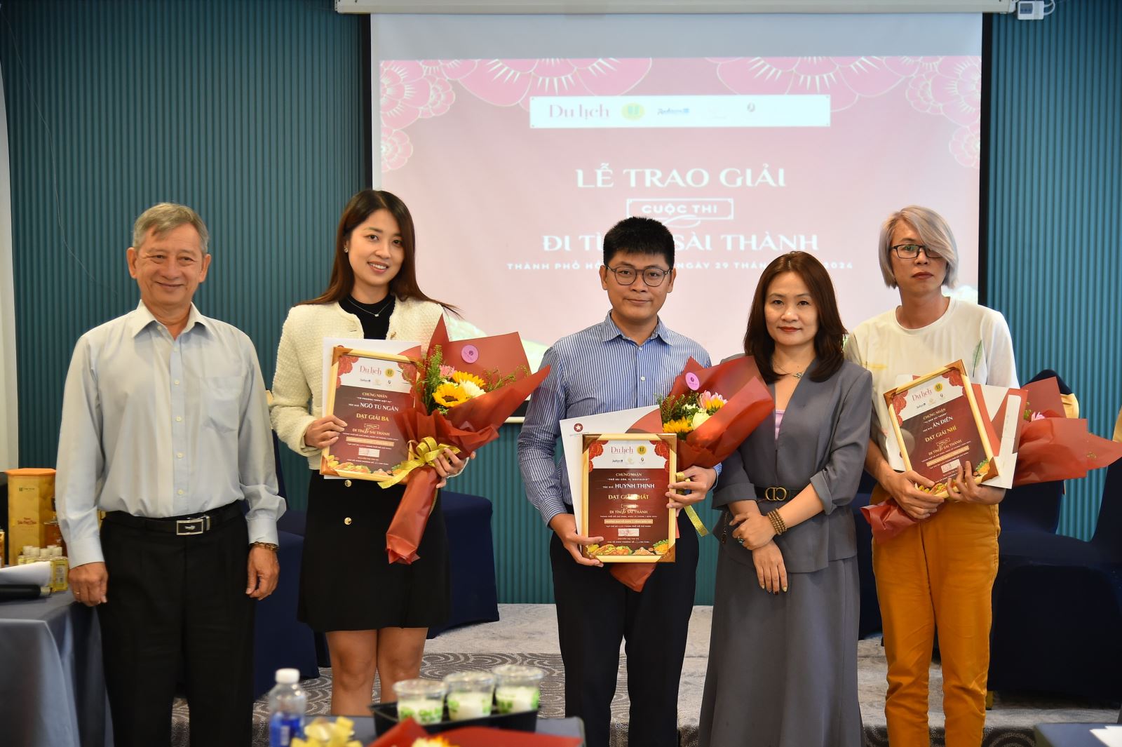 Remise des prix du concours d écriture sur la cuisin de Ho Chi Minh-Ville