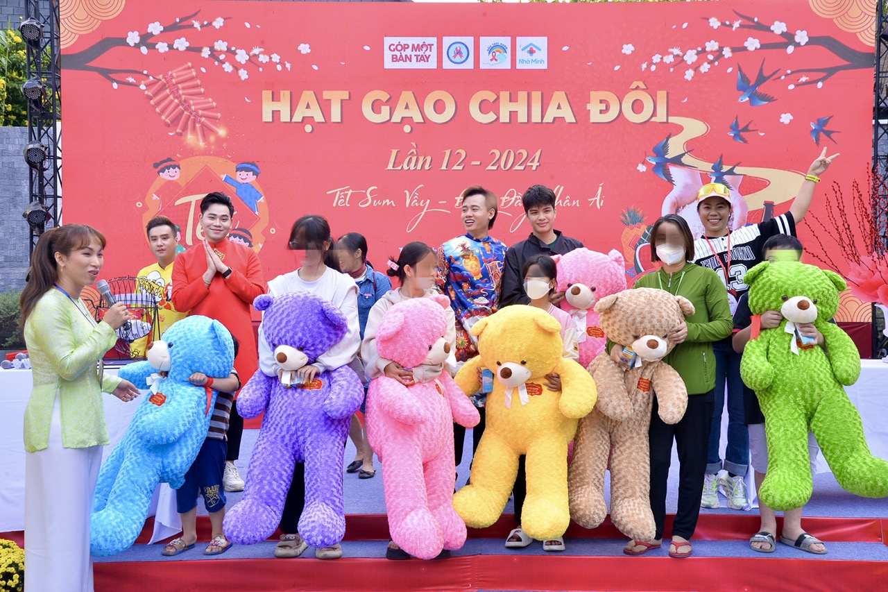 Un Têt chaleureux pour les enfants et les familles touchés par le VIH SIDA