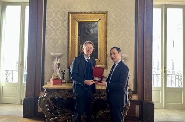 Dynamiser la coopération entre le Vietnam et Naples Italie