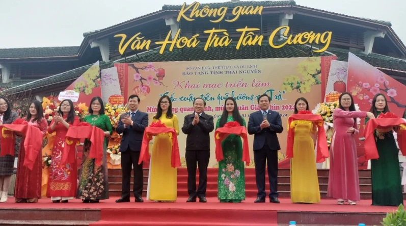 Ouverture de l exposition Les couleurs printanières dans la patrie du thé