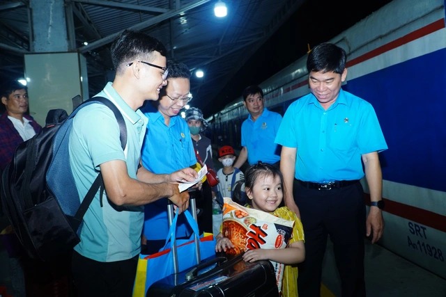 Le Train du Printemps ramène les travailleurs chez eux pour célébrer le Têt