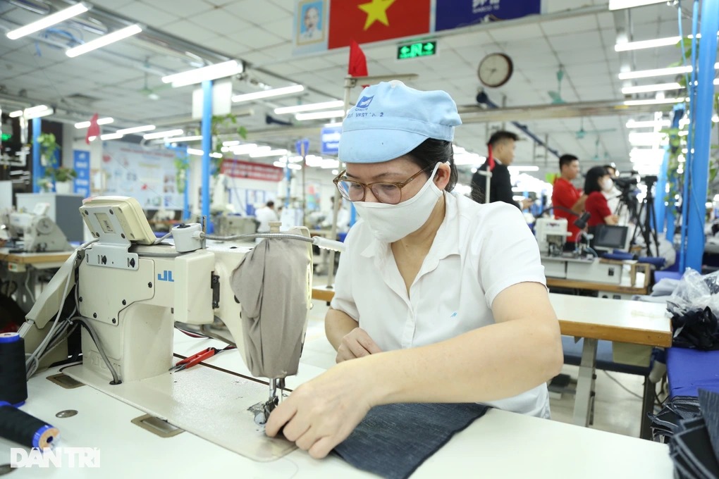 Le gouvernement examine une hausse de 6 du salaire minimum régional dès juillet