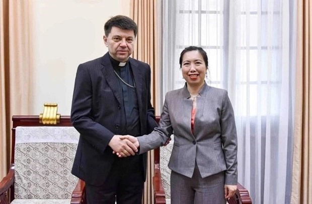 La vice-ministre des Affaires étrangères Lê Thi Thu Hang reçoit le représentant pontifical résident Marek Zalewski