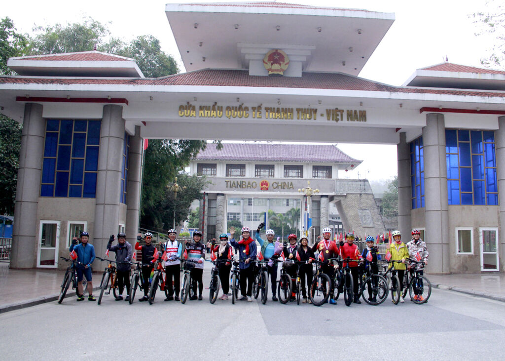 Un voyage à vélo relie les provinces vietnamiennes et chinoises