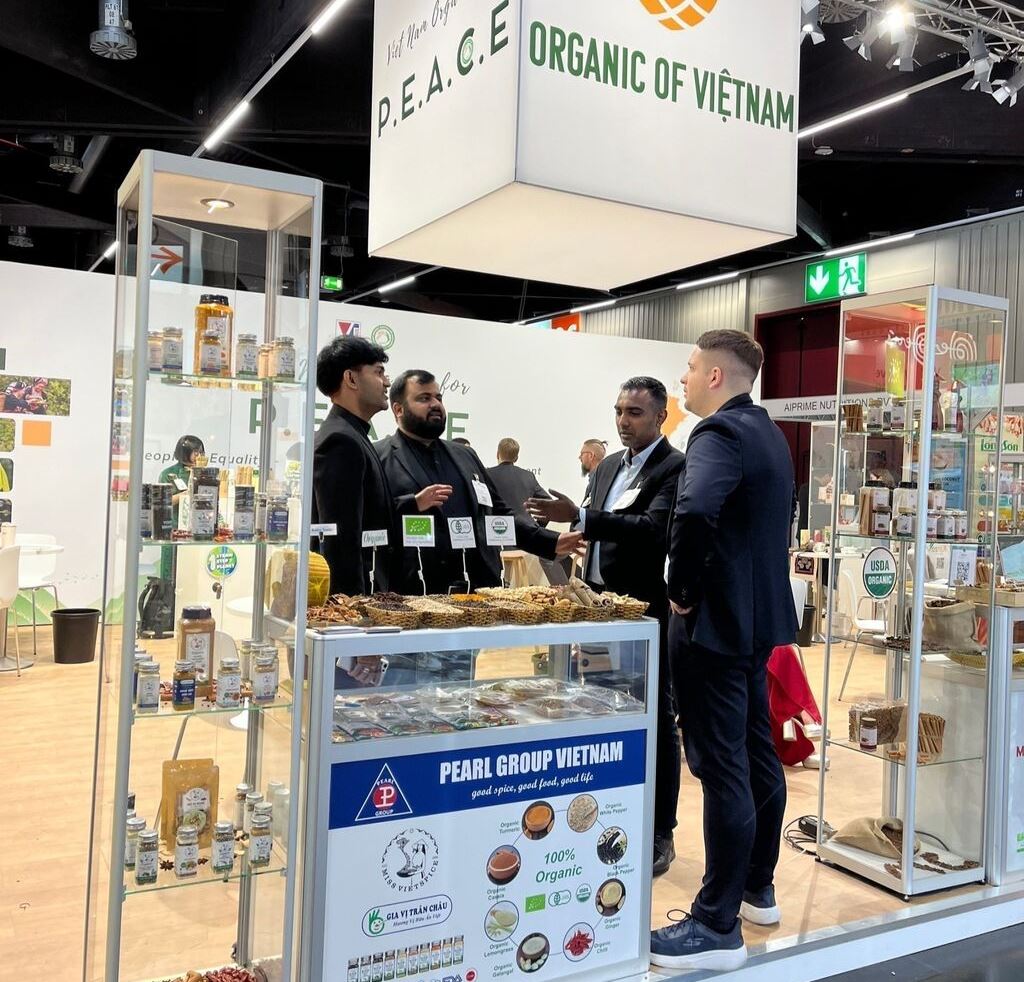 Les produits biologiques vietnamiens suscitent l attention au Biofach 2024