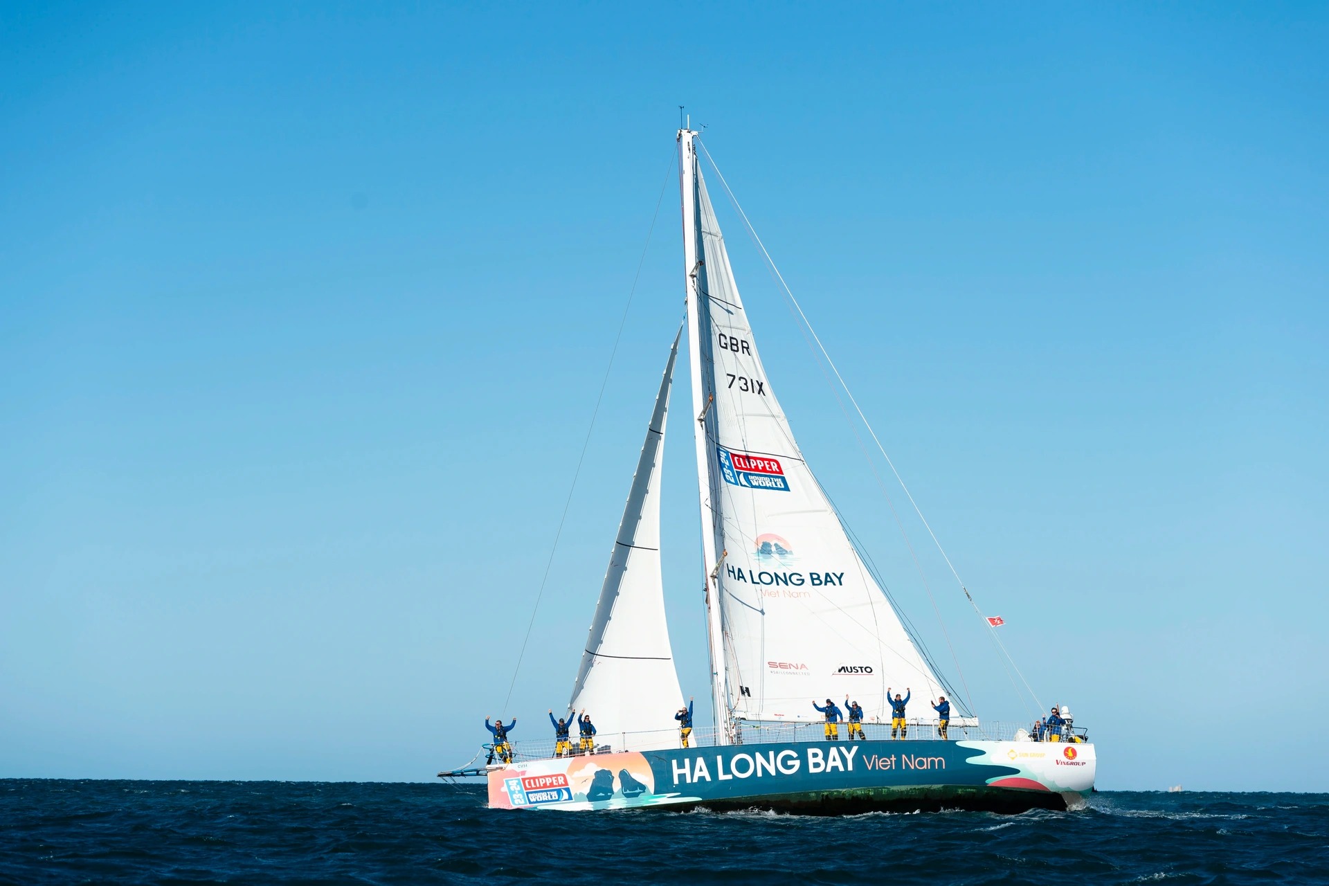 Ha Long accueille les premiers voiliers de la Clipper Round the World Race