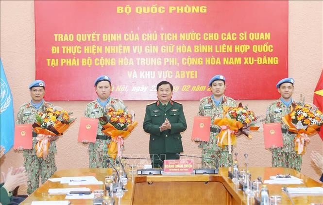 Quatre nouveaux officiers partiront en mission au Soudan du Sud et en République centrafricaine