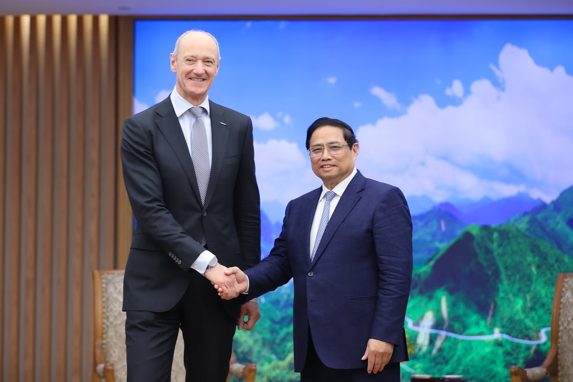 Le Premier ministre Pham Minh Chinh reçoit le PDG du groupe Siemens
