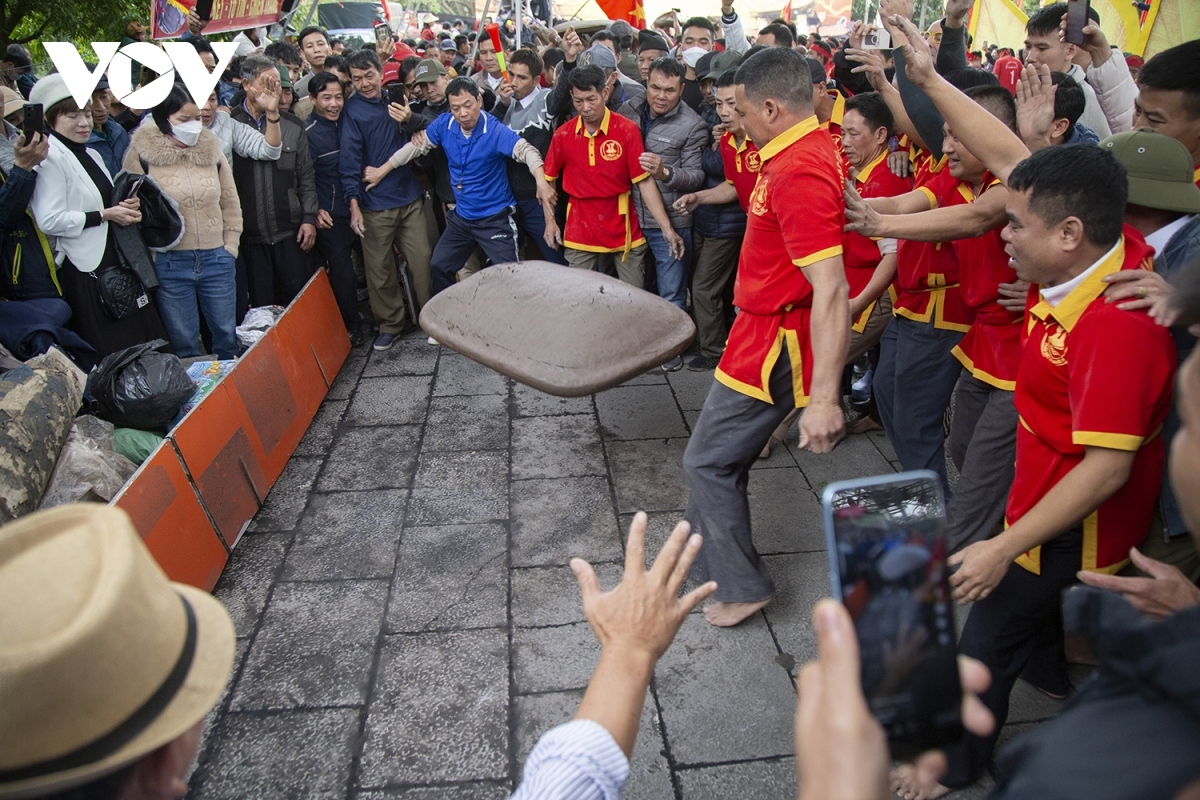 Plus de 200 participants au festival de pétards en argile à Hai Duong