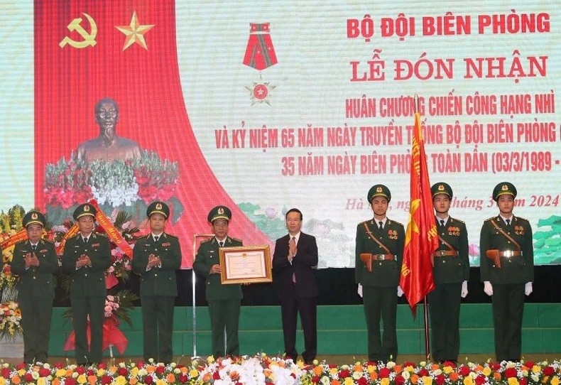 Le Président du Vietnam décerne l’Ordre de la Victoire de deuxième classe aux Gardes-frontières
