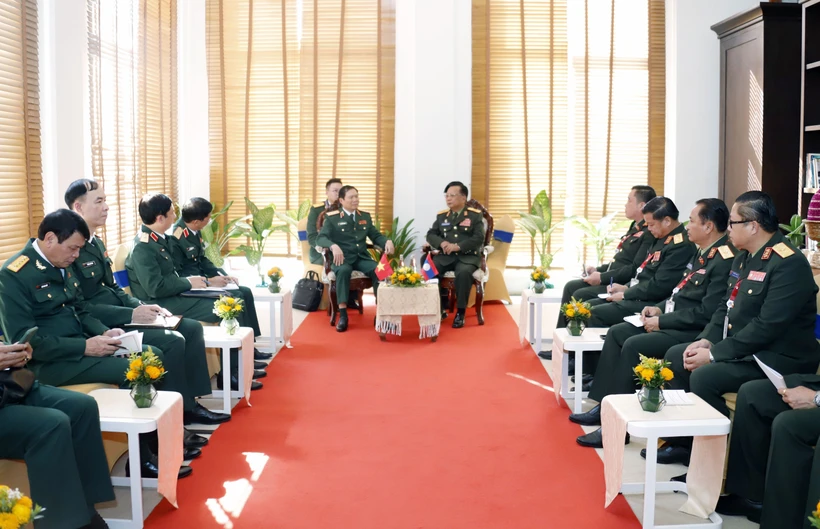 Le Vietnam renforce sa coopération de défense avec le Laos et le Cambodge