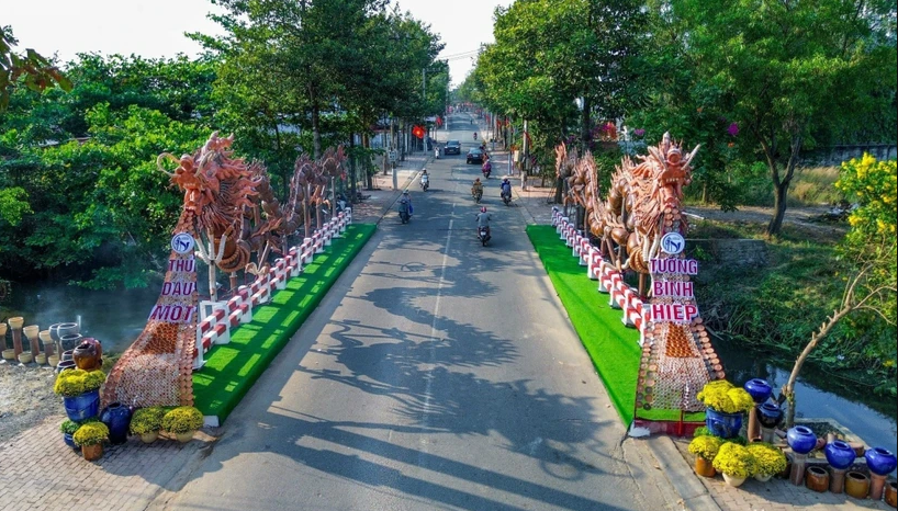 Un record vietnamien avec 2 mascottes de dragon en pots en céramique faits main