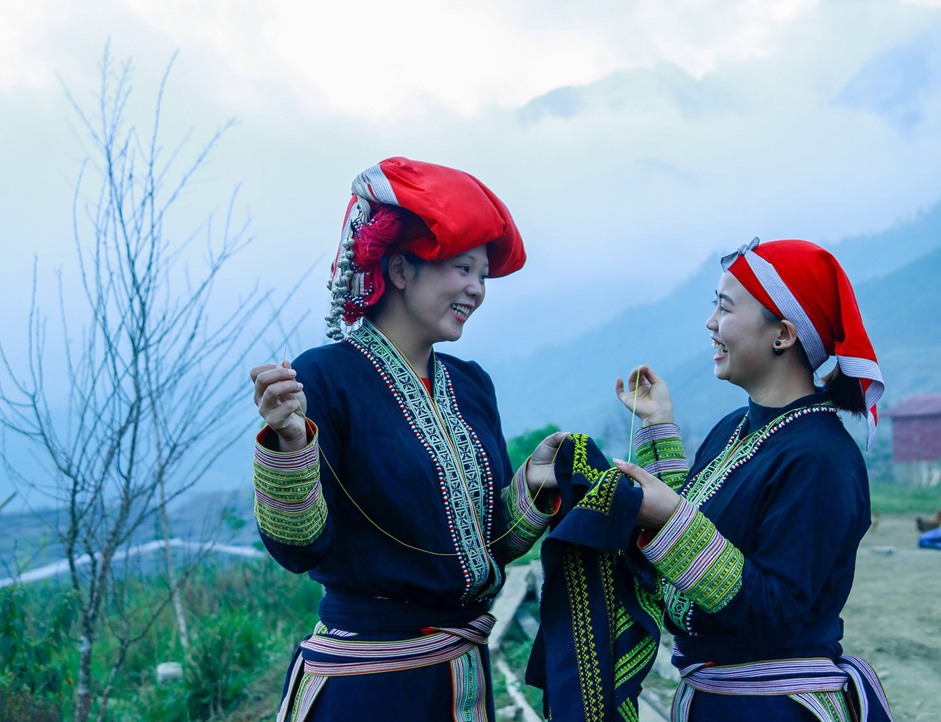 La beauté radieuse des femmes du Nord-Ouest dans leurs tenues traditionnelles